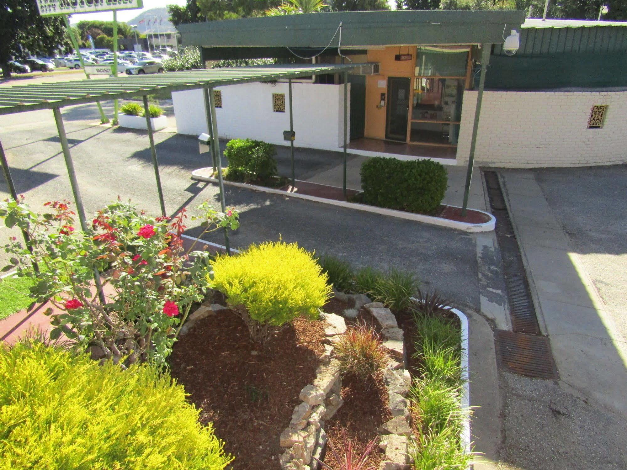 וודונגה Twin City Motor Inn מראה חיצוני תמונה